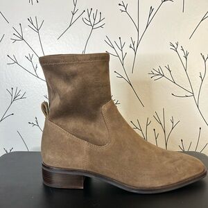 NWOT Louise et Cie Silko Boots
